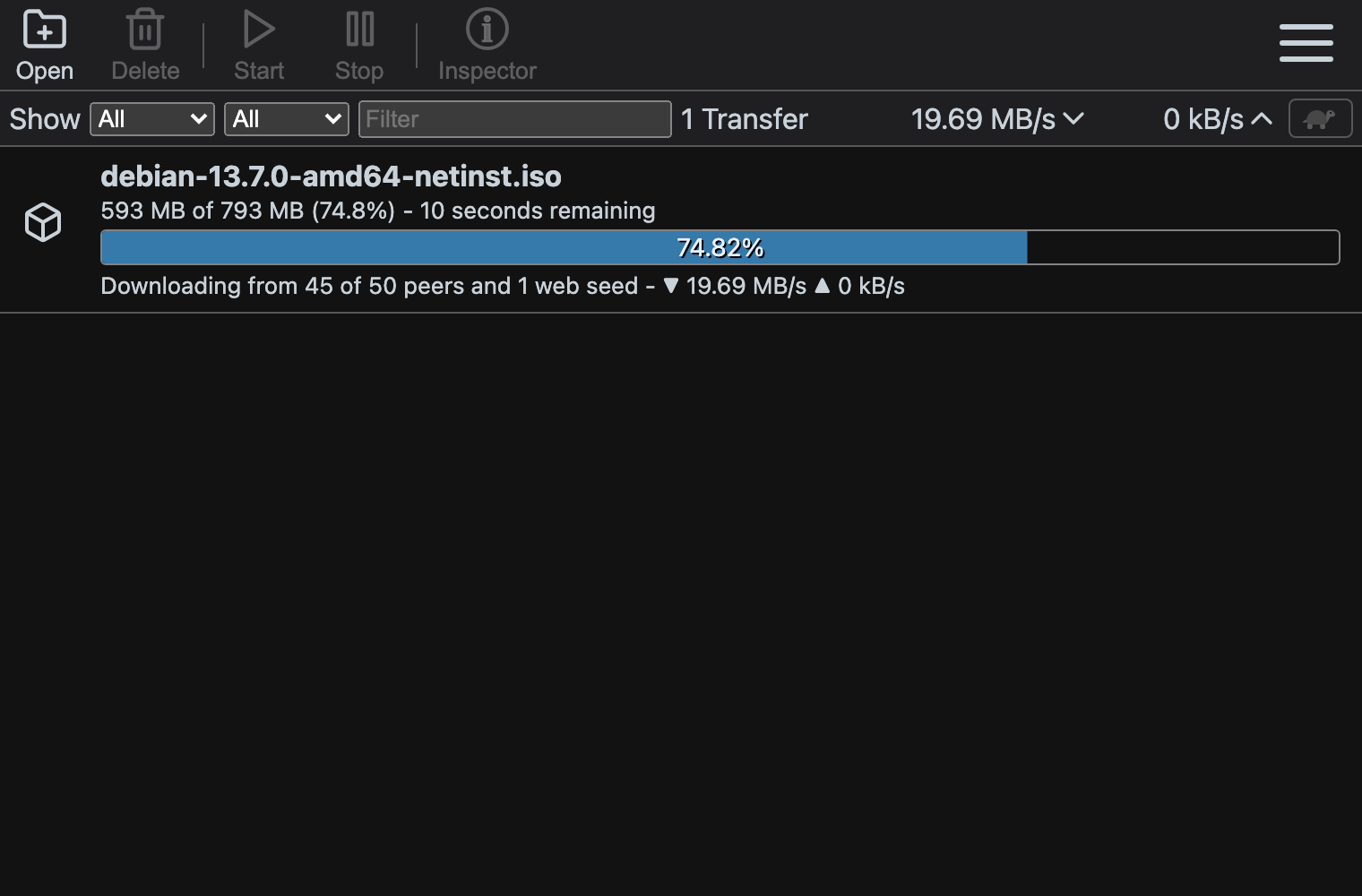 Imagen netinst de Debian descargándose en Transmission